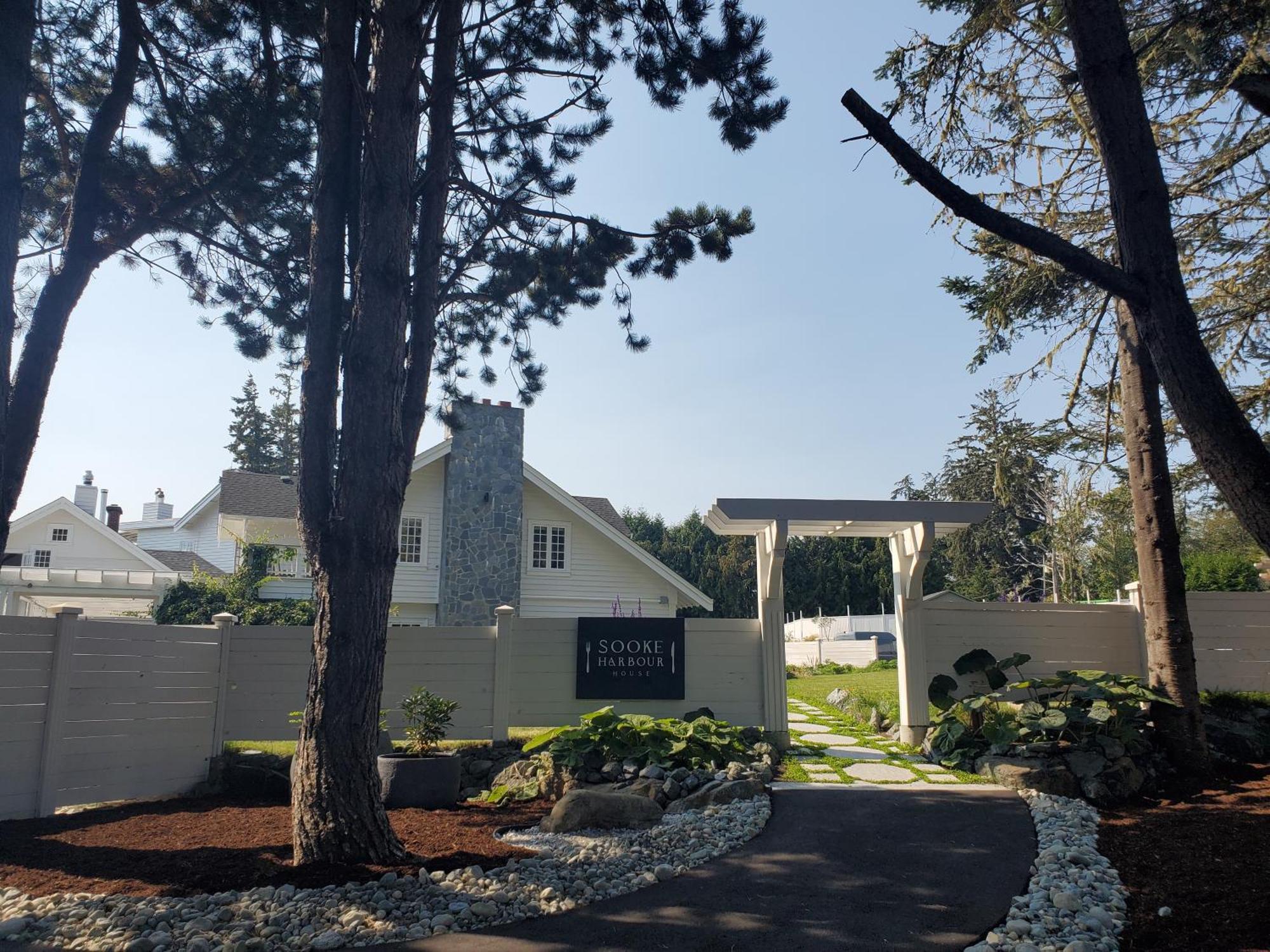 Sooke Harbour House Hotel Bagian luar foto